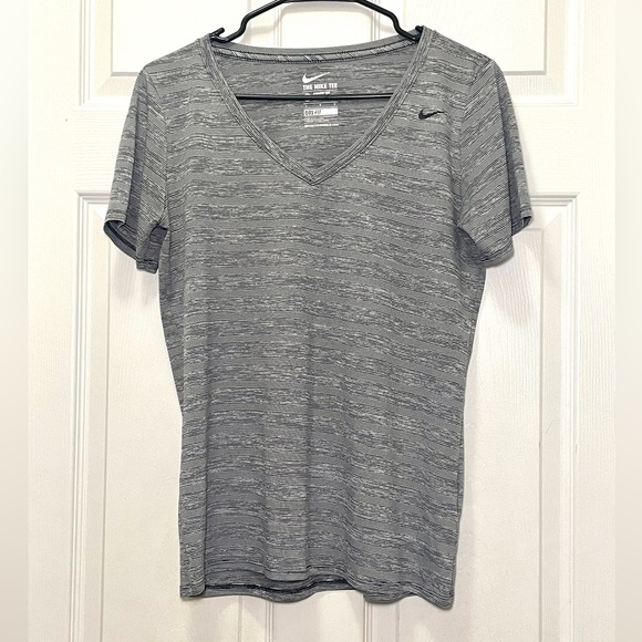 The Nike Tee Athletic Cut Dri-fit V-neck Women’s Short Sleeve Gray Tee Sz Large. - Picture 1 of 4